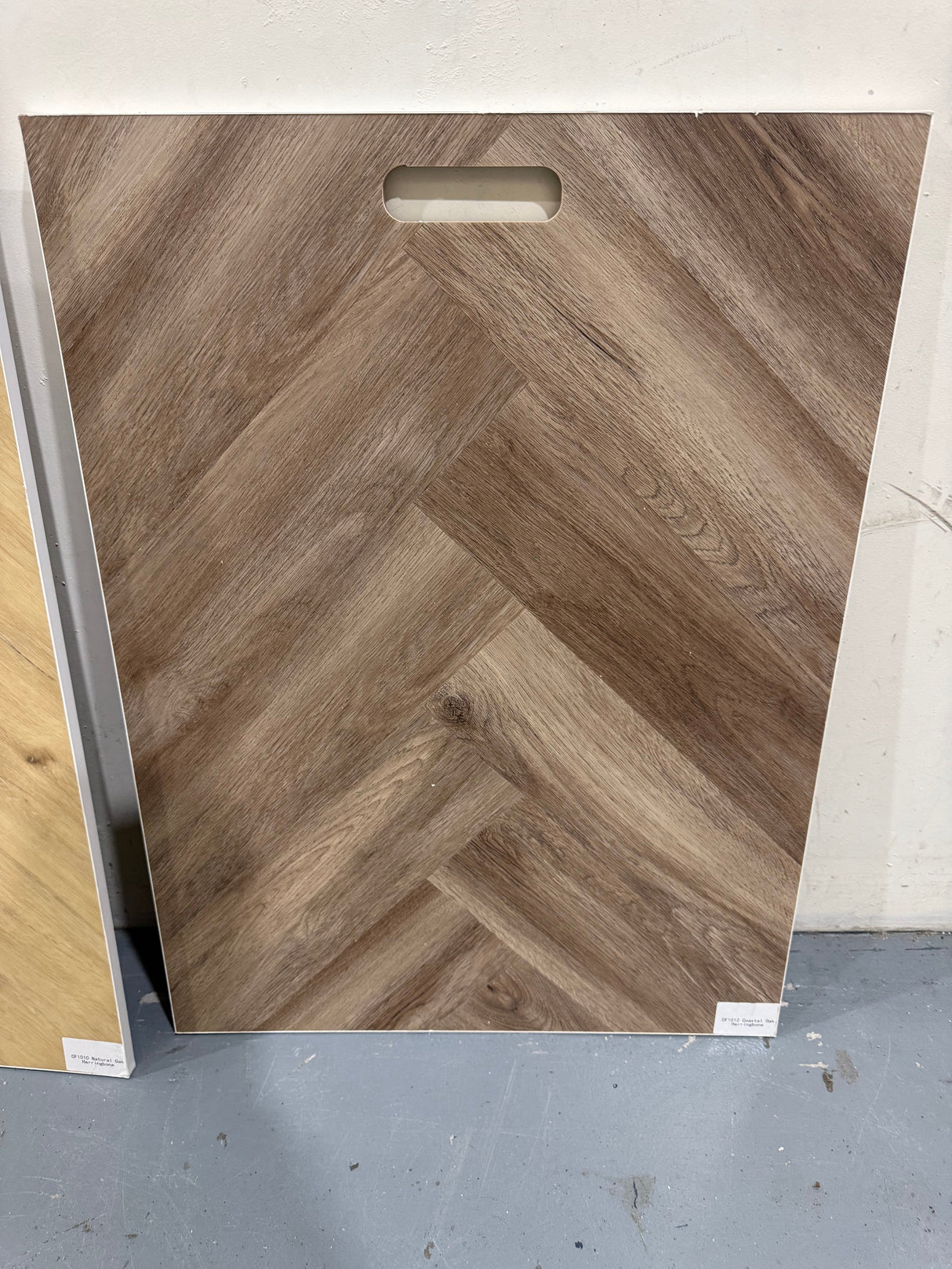7.5mm Coastal Oak SPC Hybrid Herringbone Flooring – 0.915m² per Box