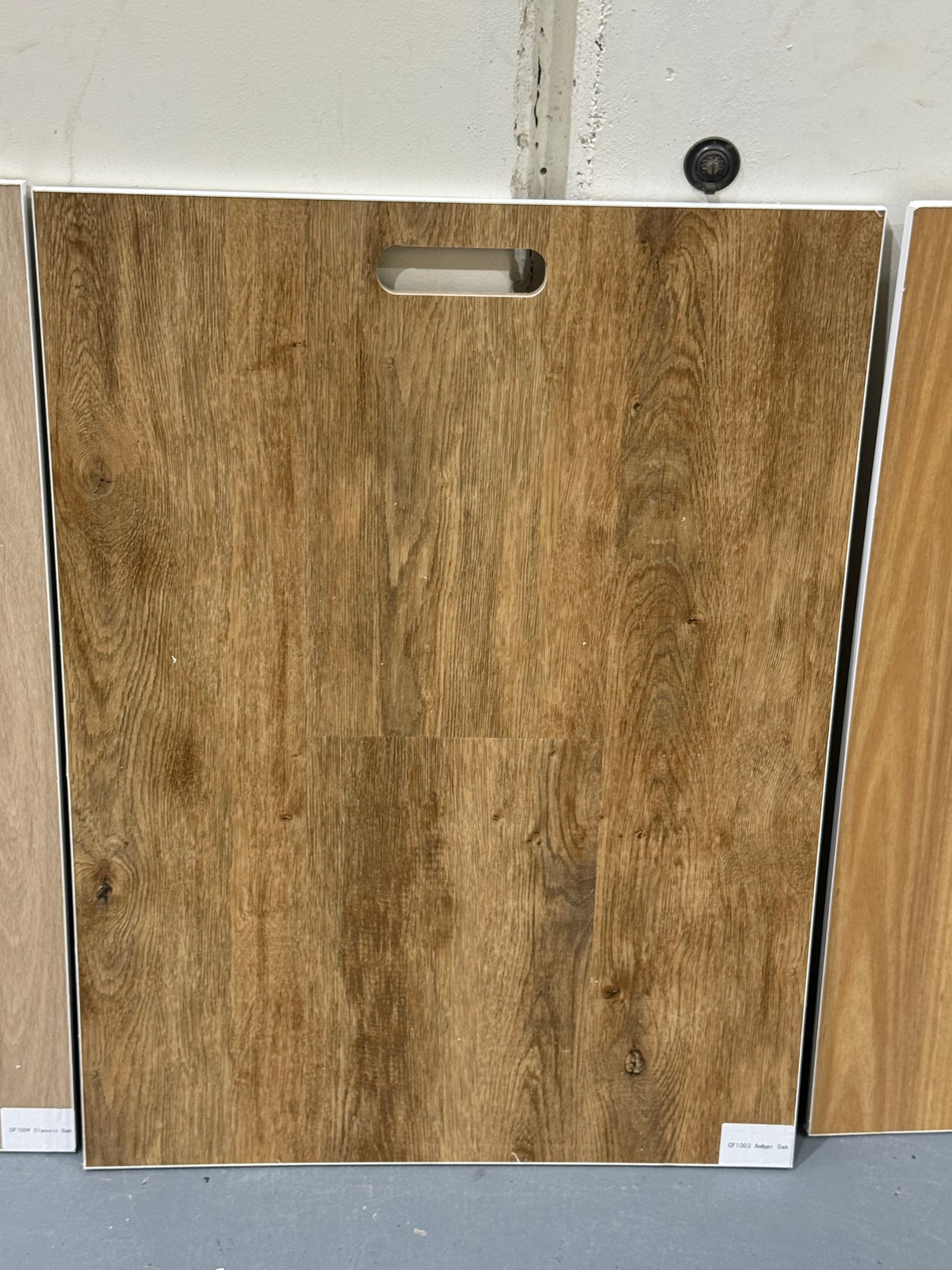 7.5mm Amber Oak SPC Hybrid Flooring – 1.4m² per Box